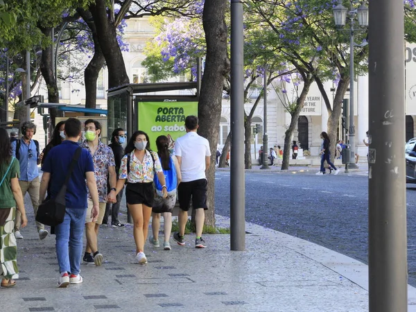 Τουρισμός Στη Λισαβόνα Ιουνίου 2021 Λισαβόνα Πορτογαλία Κίνηση Ανθρώπων Μεταξύ — Φωτογραφία Αρχείου