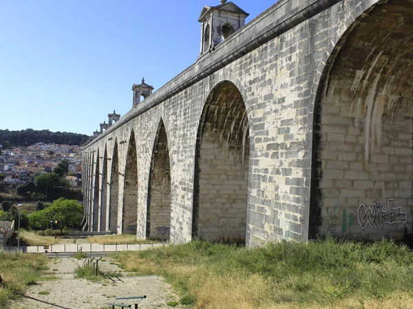 在里斯本的Aguas Livres渡槽2021年6月6日 葡萄牙里斯本 Aguas Livres渡槽景观 View Aguas Livres Aqueduct 18世纪的一项工程 — 图库照片