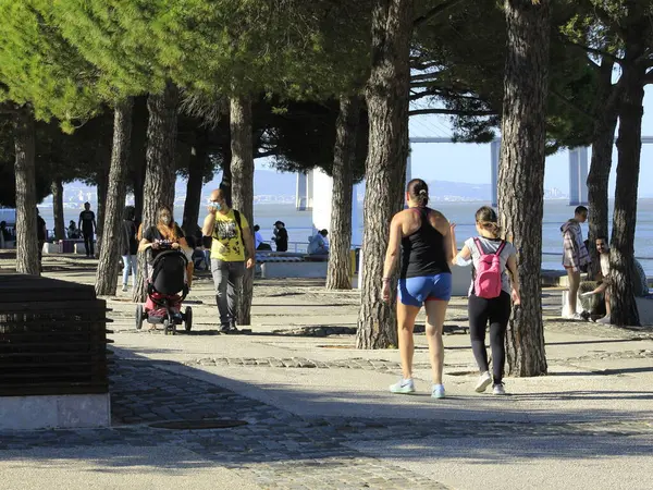 Bewegung Der Menschen Nationenpark Lissabon Juni 2021 Lissabon Portugal Bewegung — Stockfoto