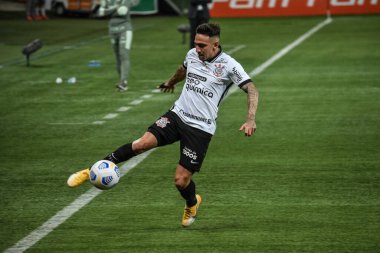 Brezilya Futbol Şampiyonası: Palmeiras ve Corinthians. 12 Haziran 2021, Sao Paulo, Brezilya: Palmeiras oyuncuları Palmeiras ve Corinthians arasında oynanan futbol maçında Raphael Veiga 'nın attığı golü kutladılar. 