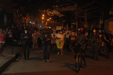 Rio de Janeiro 'daki Lins sakinleri hamile bir kadının ölümünü protesto ediyorlar. 9 Haziran 2021, Rio de Janeiro, Brezilya: Rio de Janeiro 'nun kuzey kesiminde yaşayan Lins sakinleri, Kathlen Rome' un cenazesinden hemen sonra bu Çarşamba protesto gösterisi düzenledi.