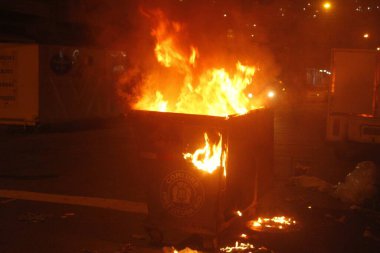 Rio de Janeiro 'daki Lins sakinleri hamile bir kadının ölümünü protesto ediyorlar. 9 Haziran 2021, Rio de Janeiro, Brezilya: Rio de Janeiro 'nun kuzey kesiminde yaşayan Lins sakinleri, Kathlen Rome' un cenazesinden hemen sonra bu Çarşamba protesto gösterisi düzenledi.