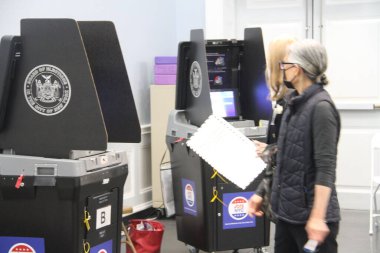 New York 'ta belediye başkanlığı için erken seçimler. 12 Haziran 2021, New York, ABD: Belediye başkanlığı ön seçimleri bugün başlıyor (12) ve 20 Haziran 'a kadar devam ediyor. Seçmenler sıralı bir oylamada 5 'e kadar aday seçebilirler