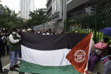 Sao Paulo Belediye Binası önünde Evsizler Hareketi protestocuları protesto ediyor. 10 Haziran 2021, Sao Paulo, Brezilya: MTST 'ye bağlı protestocular (Evsizler Hareketi) Sao Paul Belediye Binası önünde konut protestosu