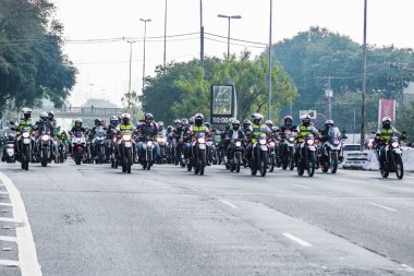 Motosikletçiler Sao Paulo 'da Bolsonaro hükümetinin lehine yürüyorlar. 12 Haziran 2021, Sao Paulo, Brezilya: Başkan Jair Bolsonaro 'nun destekçileri, Sao Paulo' daki Olavo de Fontoura Bulvarı 'ndan ayrılarak federal hükümet lehine' motociata 'ya toplandılar.