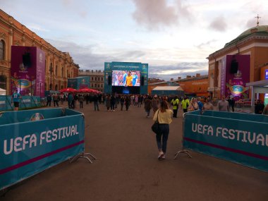 13 Haziran 2021, Konyushennaya Meydanı, St. Petersburg, Rusya Federasyonu: 2021 UEFA Şampiyonası 'nın başlamasıyla, ve dün Danimarka' daki Kristian Eriksen 'in kalp krizinin şoku hafifledi