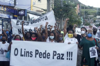 Rio de Janeiro 'daki Lins sakinleri hamile bir kadının ölümünü protesto ediyorlar. 9 Haziran 2021, Rio de Janeiro, Brezilya: Rio de Janeiro 'nun kuzey kesiminde yaşayan Lins sakinleri, Kathlen Rome' un cenazesinden hemen sonra bu Çarşamba protesto gösterisi düzenledi.