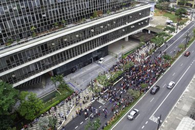 Sao Paulo Belediye Binası önünde Evsizler Hareketi protestocuları protesto ediyor. 10 Haziran 2021, Sao Paulo, Brezilya: MTST 'ye bağlı protestocular (Evsizler Hareketi) Sao Paul Belediye Binası önünde konut protestosu