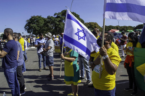 Мотоциклисты маршируют в поддержку правительства Болсонаро в Сан-Паулу. 12 июня 2021 года, Сан-Паулу, Бразилия: Сторонники президента Джейра Болсонаро собираются на "мотосиата" в пользу федерального правительства, покидая проспект Олаво-де-Фонтура в Сан-Паулу