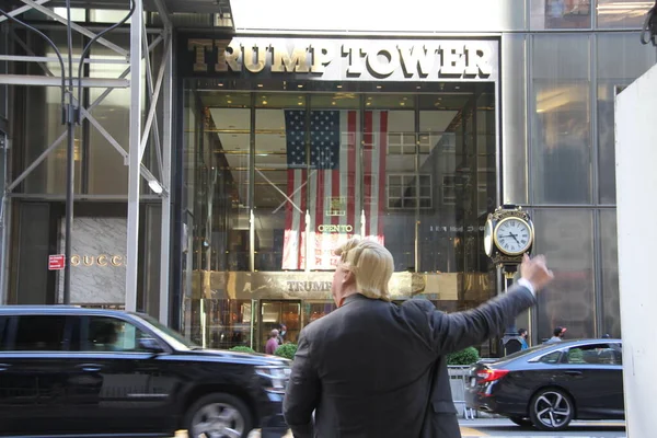 Donald Trump Look Alike Entretiene Público Trump Tower Junio 2021 — Foto de Stock