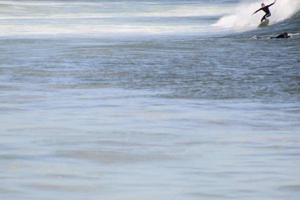 Int Surfers Enjoy Waves Favorable Day Practice Sport Costa Caparica — Stock Photo, Image