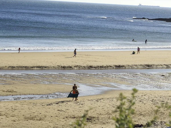 Int Bathers Enjoy Sunny Day Carcavelos Beach Portugal June 2021 — Stock Photo, Image