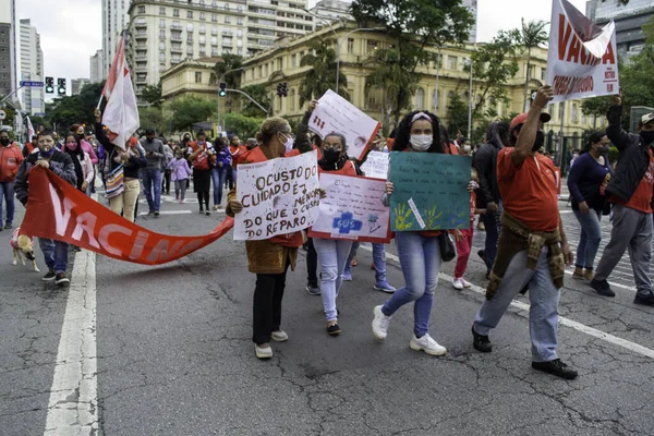 싸우기 운동을 프런트의 회원들은 상파울루에서 대항하여 접종을 권리에 항의를 2021 — 스톡 사진