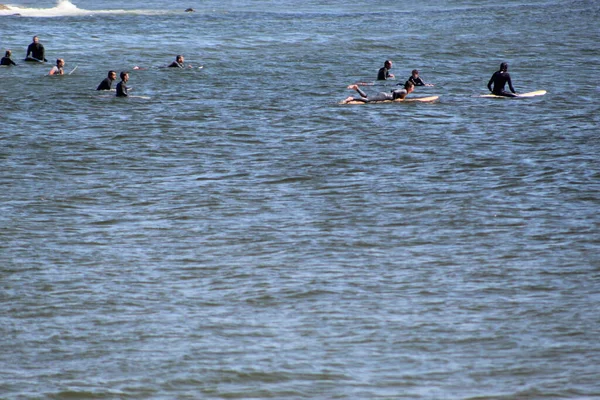 Int Surfaři Mají Vlny Příznivý Den Provozování Sportu Pláži Costa — Stock fotografie