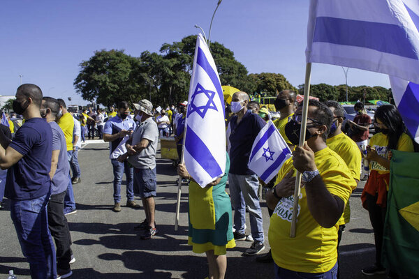 Мотоциклисты маршируют в поддержку правительства Болсонаро в Сан-Паулу. 12 июня 2021 года, Сан-Паулу, Бразилия: Сторонники президента Джейра Болсонаро собираются на "мотосиата" в пользу федерального правительства, покидая проспект Олаво-де-Фонтура в Сан-Паулу