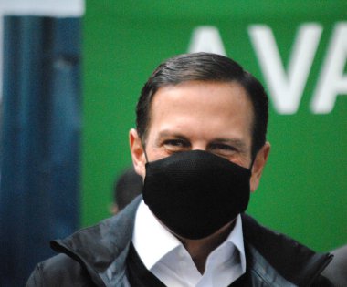 800,000 Coronavac aşısının Sao Paulo Valisi tarafından teslim edilmesi. 11 Haziran 2021, Sao Paulo, Brezilya: Sao Paulo Valisi, Joao Doria, Jean Gorinchteyn, Sao Paulo Sağlık Bakanı, Dimas Covas, Butantan Enstitüsü Müdürü,