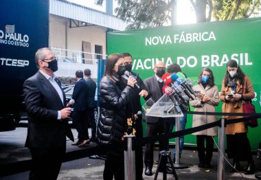 800,000 Coronavac aşısının Sao Paulo Valisi tarafından teslim edilmesi. 11 Haziran 2021, Sao Paulo, Brezilya: Sao Paulo Valisi, Joao Doria, Jean Gorinchteyn, Sao Paulo Sağlık Bakanı, Dimas Covas, Butantan Enstitüsü Müdürü,
