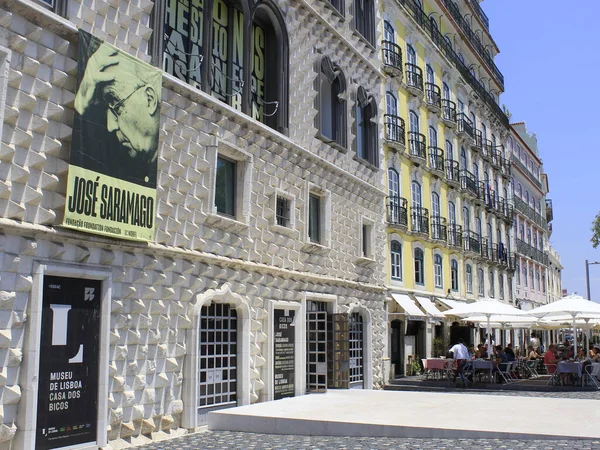 Jose Saramago Vakfı 'nın genel merkezi Casa dos Bicos' ta ön cephe ve sergi. 14 Haziran 2021, Lizbon, Portekiz: Jose Saramago Vakfı 'nın genel merkezi Casa dos Bicos' ta Roma İmparatorluğu 'ndan nesnelerin ön yüzü ve sergisi