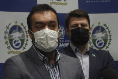 Cedae Müzayede sonuçlarının sunumu. 16 Haziran 2021 Rio de Janeiro, Brezilya: Rio de Janeiro Valisi, Claudio Castro, ve şehrin belediye başkanı Eduardo Paes, 29 belediye başkanıyla yaptıkları görüşmede 