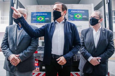 Sao Paulo Valisi, Sao Paulo 'da 1 milyon doz Coronavac verilmesine katılıyor. 16 Haziran 2021, Sao Paulo, Brezilya Sao Paulo Valisi Joao Doria, 1 milyondan fazla Butantan aşısının teslimatına katılıyor.