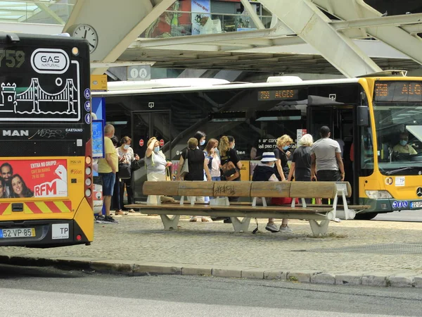 Junho 2021 Lisboa Portugal Turistas Desfrutam Dia Ensolarado Temperatura Agradável — Fotografia de Stock