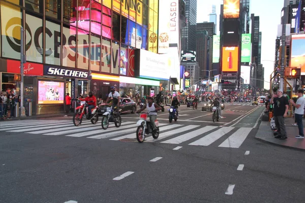 Overvolle Times Square Midden Van Covid Juni 2021 New York — Stockfoto