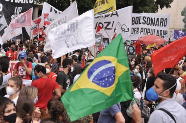 Rio de Janeiro 'da Başkan Jair Bolsonaro' nun hükümetine karşı protesto. 19 Haziran 2021, Rio de Janeiro, Brezilya: Rio de Janeiro şehir merkezinde 19 Haziran Cumartesi günü, Cumhurbaşkanı Jair Bolsonaro 'ya karşı düzenlenen protesto ve ivme gibi nedenler lehine 