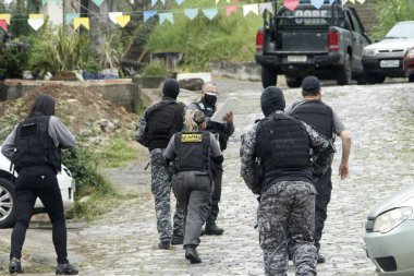 Polis, Cocalzinho de Goias (GO) kentindeki seri cinayetlerin şüphelisi Lazaro Barbosa 'yı yakalamak için çalışıyor. 22 Haziran 2021, Cocalzinho de Goias, Brezilya: Polis seri cinayetlerden şüpheli Lazaro Barbosa 'yı yakalamaya çalışıyor 