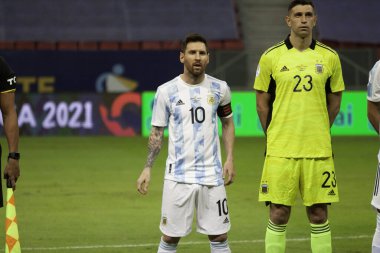 (Copa America: Arjantin ve Paraguay. 21 Haziran 2021, Brasilia, Federal Bölge, Brezilya: Pazartesi günü Brezilya 'nın Brasilia kentindeki Mane Garrincha stadyumunda oynanan Copa America' nın 3. turu için geçerli olan Arjantin ile Paraguay arasındaki futbol maçı 
