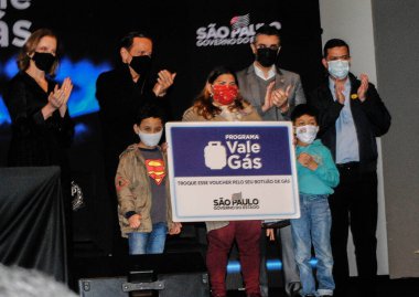 Sao Paulo Valisi Vale Gas 'ın lansmanına katılıyor. 17 Haziran 2021, Sao Paulo, Brezilya: Sao Paulo Valisi Joao Doria, gelir transferini destekleyen bir sosyal koruma programı olan Vale Gas 'ın başlatılmasına katılıyor. 