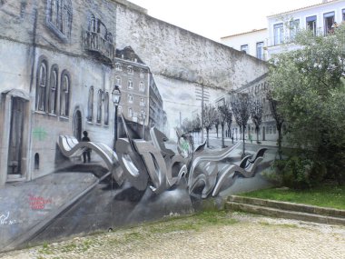 Körfez kıyısındaki Baixa Chiado bölgesinde kentin iki ana tepesi arasında yer alan hareketlilik, başkentin mali ve ticari merkezidir. Lizbon, Portekiz