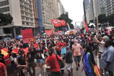 Rio de Janeiro 'da Başkan Jair Bolsonaro' nun hükümetine karşı protesto. 19 Haziran 2021, Rio de Janeiro, Brezilya: Rio de Janeiro şehir merkezinde 19 Haziran Cumartesi günü, Cumhurbaşkanı Jair Bolsonaro 'ya karşı düzenlenen protesto ve ivme gibi nedenler lehine 