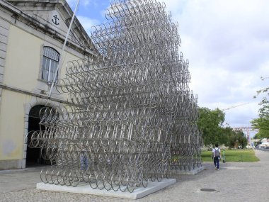 (Çinli sanatçı ve aktivist Ai Weiwei 'nin Lizbon' daki sergisinin dış görünüşü. 21 Haziran 2021, Lizbon, Portekiz: Çinli sanatçı ve aktivist Ai Weiwei 'nin Lizbon, Portekiz' deki Cordoaria Nacional 'da sergilediği dış görünüm