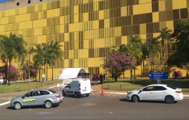 Temsilciler Meclisi Ek IV 'teki yerli protestosu. 22 Haziran 2021, Brasilia, Federal Bölge, Brezilya: Brasilia, Federal Bölgedeki Ek IV. Milletvekilleri Meclisi cephesi, polisin yerel halkın düzenlediği bir gösteri sonrasında gözaltına aldığı yer. 