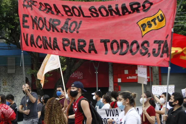 ボルソナーロ大統領の政府に対するマナウスでの抗議 2021年6月19日 ブラジルのマナウス 反ボルソナリスト運動が22の州と連邦地区でジェール ボルソナロ大統領に抗議して路上に出た — ストック写真