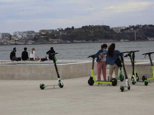 Turisták Mozgása Lisszaboni Tömegközlekedés Részét Képező Transtejo Fluviale Vonalon Tejo — Stock Fotó