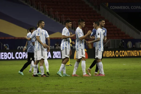 Int コパアメリカ アルゼンチンとウルグアイ 2021年6月18日ブラジル連邦管区ブラジリア アルゼンチンとウルグアイのサッカー試合 アメリカのグループAの第2戦で有効であり 金曜日にブラジリアのマネ ガリンチャ スタジアムで開催された 18日 — ストック写真