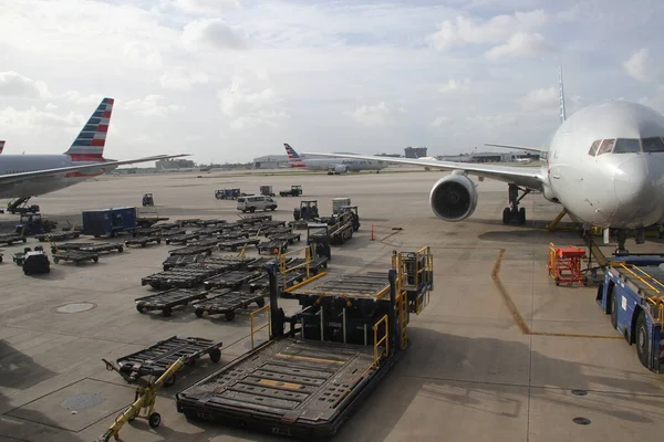 Zatłoczone Lotnisko Miami Wśród Covid Czerwca 2021 Miami Floryda Usa — Zdjęcie stockowe