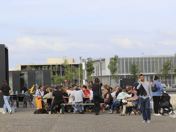 Fans Kijken Wedstrijd Tussen Portugal Duitsland Voor Euro Grote Schermen — Stockfoto