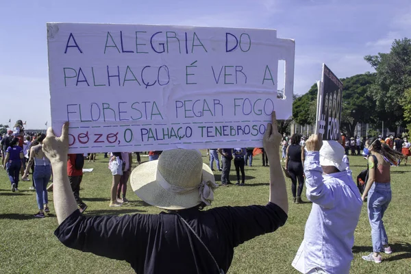 ブラジリアのボルソナーロ政府に対する抗議 ブラジル連邦区ブラジリア2021年6月19日 ブラジルのエスプラネードで 抗議者はジェール ボルソナーロ大統領とワクチンの賛成で 土曜日 に行動を起こす — ストック写真