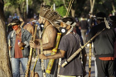 Yerli Kızılderililer Brezilya 'da Toprak Haklarını Protesto Ediyor. 23 Haziran 2021, Brasilia, Federal Bölge, Brezilya: Brasilia 'daki Ek IV. Milletvekilleri Meclisi önünde düzenlenen gösteriye farklı etnik kökenlere sahip yerli halk katıldı.