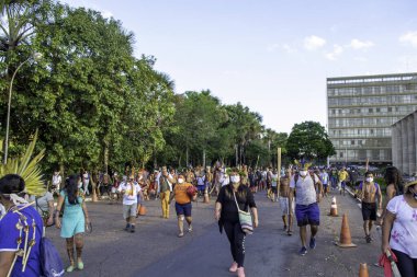 Yerli Kızılderililer Brezilya 'da Toprak Haklarını Protesto Ediyor. 23 Haziran 2021, Brasilia, Federal Bölge, Brezilya: Brasilia 'daki Ek IV. Milletvekilleri Meclisi önünde düzenlenen gösteriye farklı etnik kökenlere sahip yerli halk katıldı.