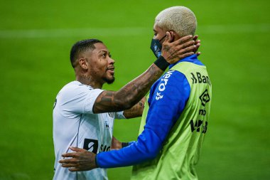 (SPO) Brezilya Futbol Şampiyonası: Gremio ve Santos: Brezilya Futbol Şampiyonası 'nın 6. turu için geçerli olan Gremio ve Santos arasındaki futbol maçı, 25 Perşembe günü Porto Alegre' nin Arena Gremio kentinde yapıldı. Takımlar 2-2 berabere.