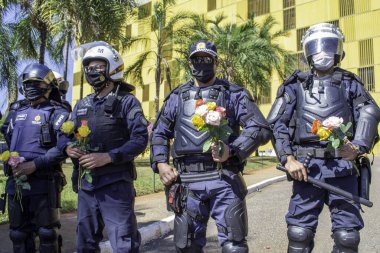 Brasilia 'da arazi sınırlamasını zorlaştıran projeye karşı yapılan yerel protesto. 23 Haziran 2021, Brasilia, Federal Bölge, Brezilya: Farklı etnik kökenlere sahip yerli halk, Ek IV. 