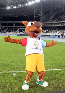 (Copa America: Brezilya ve Kolombiya. 23 Haziran 2021, Rio de Janeiro, Brezilya: Boru, Copa America 'nın resmi maskotu Brezilya ile Kolombiya futbol maçı sırasında, B Grubu Copa America' nın 3. turu için geçerlidir.,