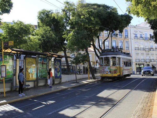Lisboa Portugal Público Desfruta Vista Cidade Lisboa Miradouro Senhora Monte — Fotografia de Stock