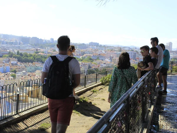 Lissabon Portugal Het Publiek Heeft Uitzicht Stad Lissabon Vanaf Senhora — Stockfoto