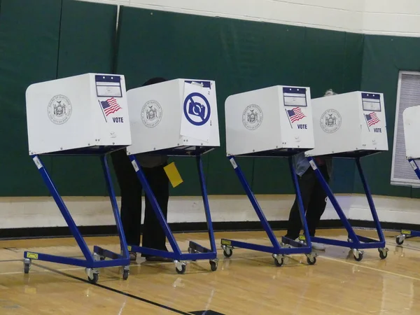 Tepid Reponse New Yorkers Voting Mayoral Primary June 2021 Brooklyn — Stock Photo, Image