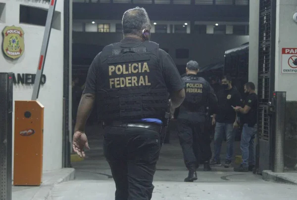 联邦警察在Rio Janeiro中的暴发户 2021年6月24日 巴西里约热内卢 联邦警察于周四上午 24日 与州公共事务部联合采取行动 展开Fumus行动 — 图库照片