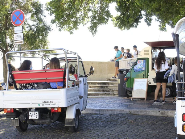 Lisbona Portogallo Pubblico Gode Vista Sulla Città Lisbona Senhora Monte — Foto Stock